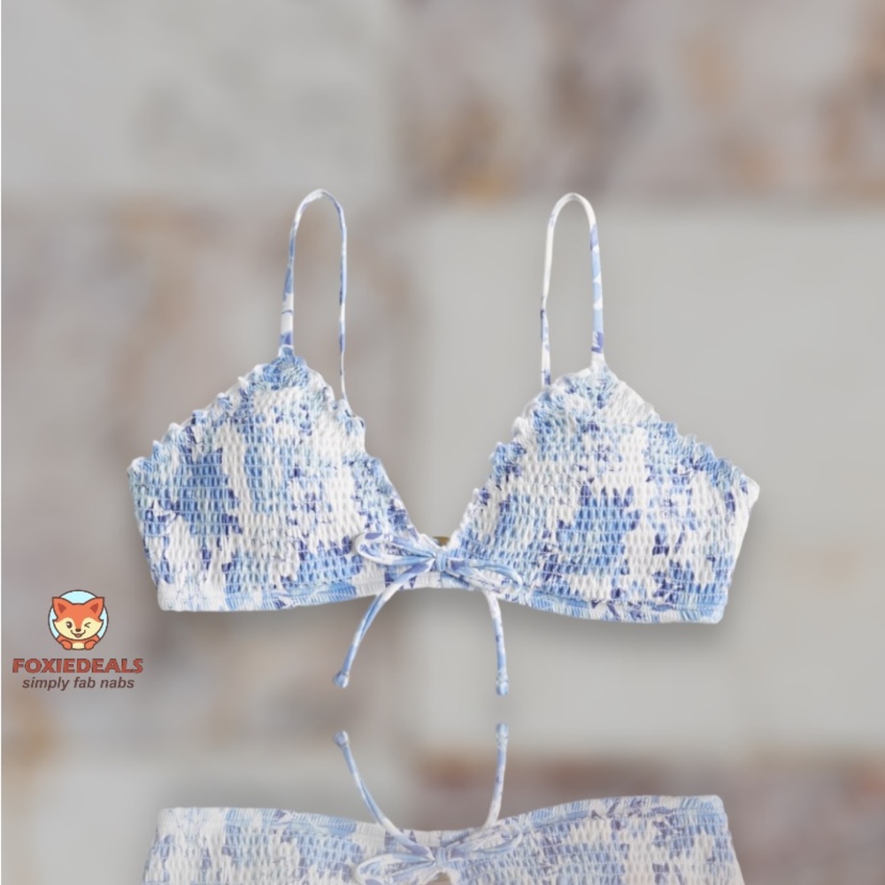 NWT - Hollister Women’s Smocked Lettuce Edge Triangle Bikini Top (White Floral)